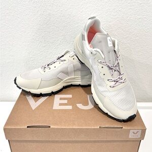Veja Dekkan Sneakers in Natural Color, Size 6, New in Box